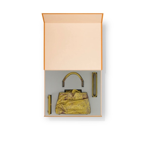 LV Louis Vuitton CAPUCINES MM made only 200 worldwide - Picture 6 of 6